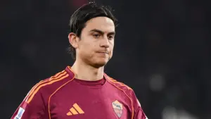 dybala operazione menisco